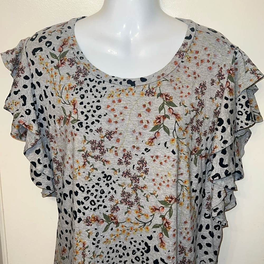 Rachel Roy blouse floral and leopard print 🌺 🐆 
 ( Size 3X)